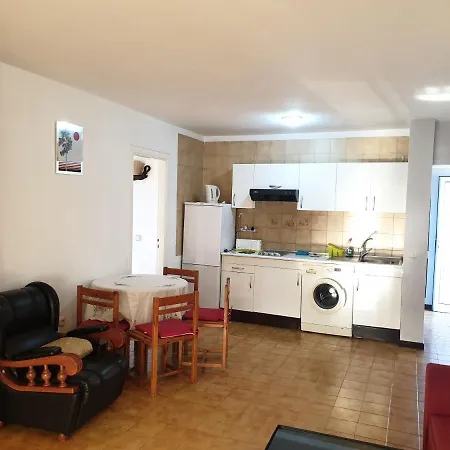 Apartament Con Picina Buena